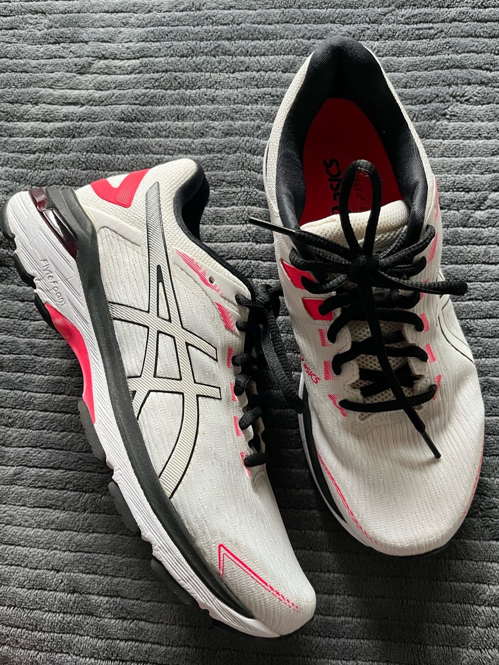 ASICS White and Pink Women's Running Shoes with Black Accents | Size 7